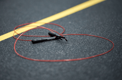 una comba de PICSIL en el suelo